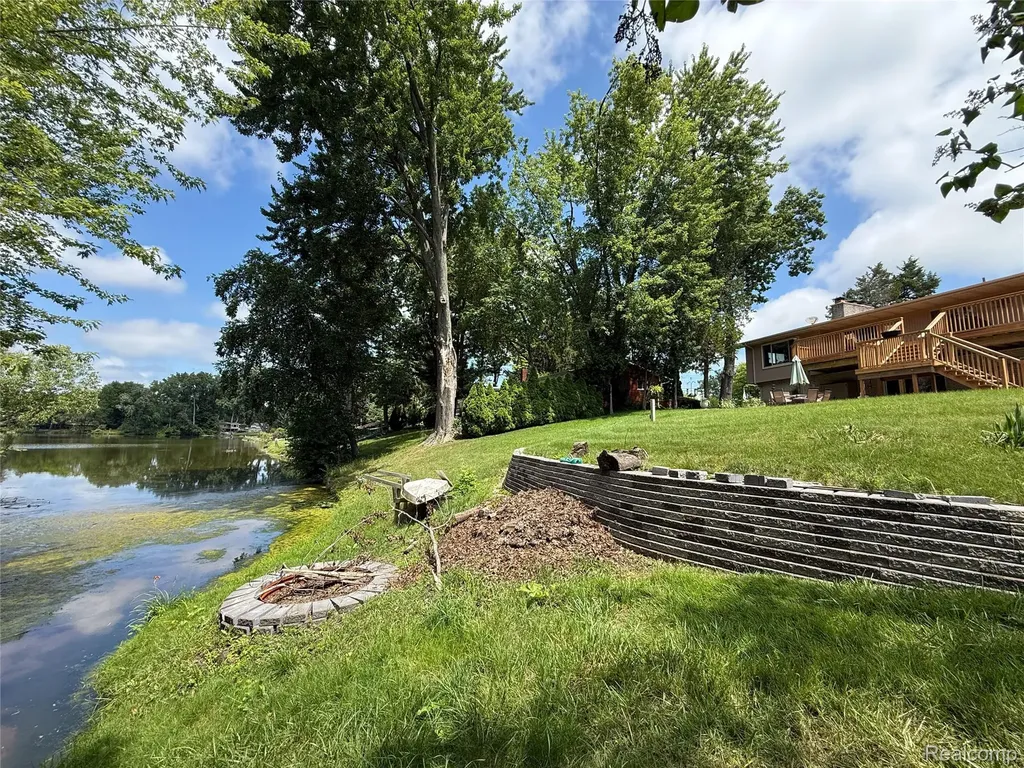 219 Hurondale Drive White Lake Charter Township MI 48386