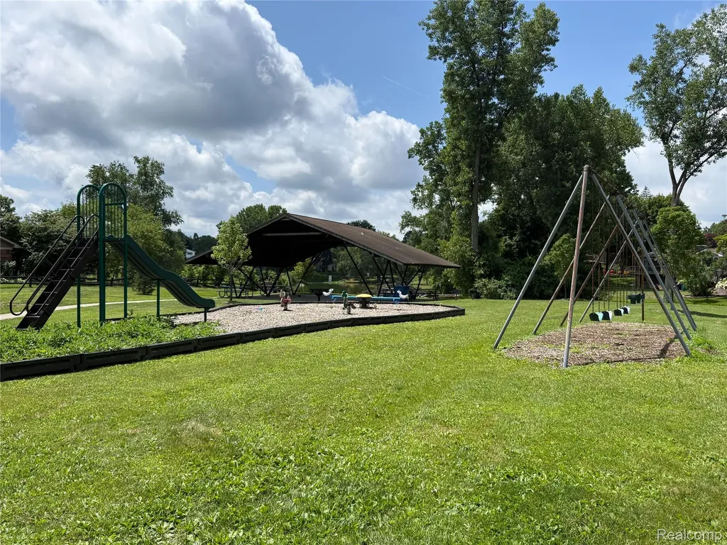 219 Hurondale Drive White Lake Charter Township MI 48386