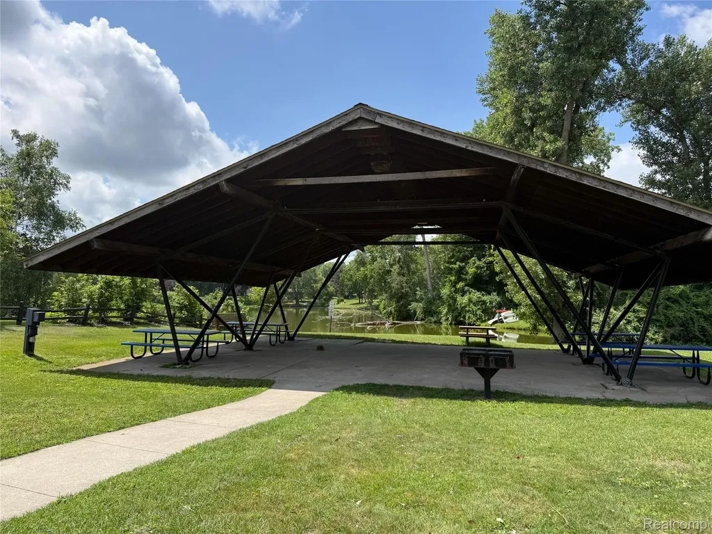 219 Hurondale Drive White Lake Charter Township MI 48386