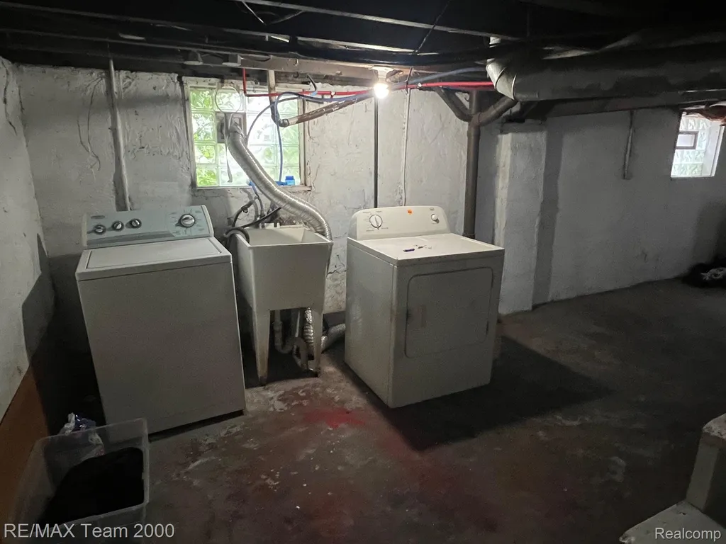 6101 Auburn Street Detroit City MI 48228