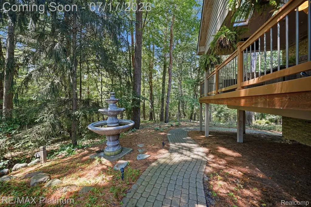 5458 Lake Ridge Drive Genoa Township MI 48116