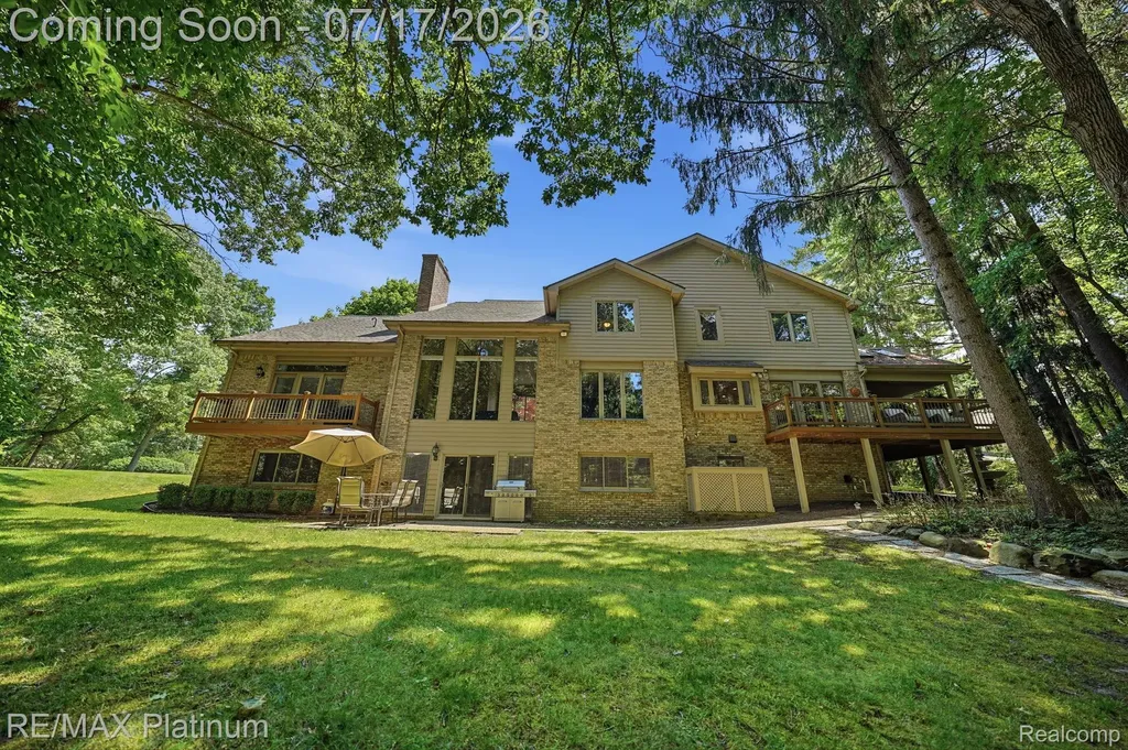 5458 Lake Ridge Drive Genoa Township MI 48116