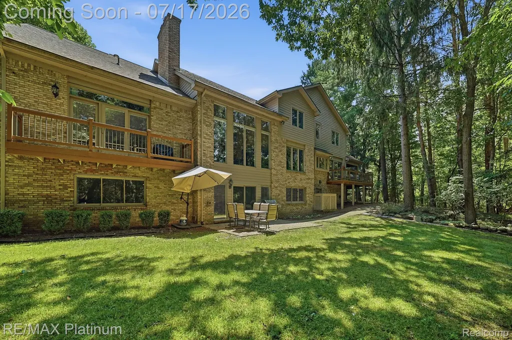5458 Lake Ridge Drive Genoa Township MI 48116