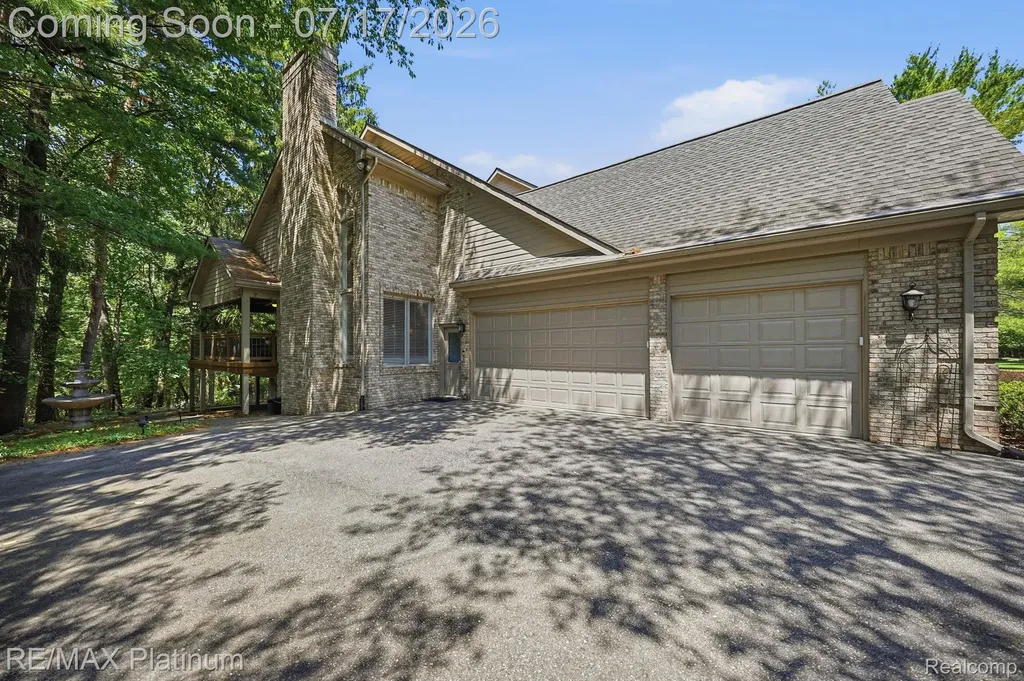 5458 Lake Ridge Drive Genoa Township MI 48116