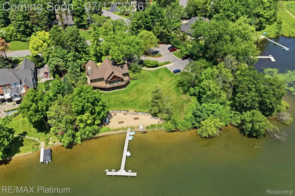 5458 Lake Ridge Drive Genoa Township MI 48116