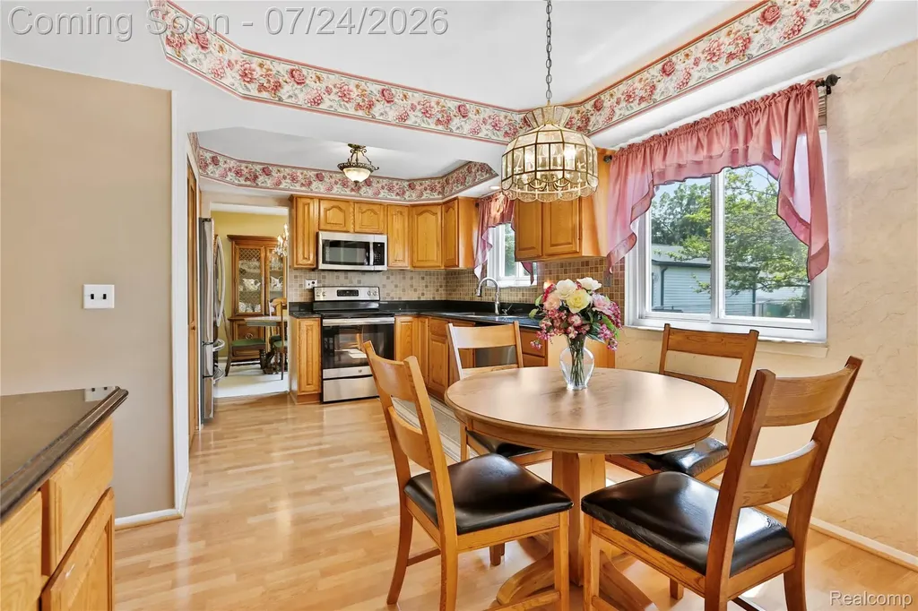 374 Meadowlake Road Canton Charter Township MI 48188