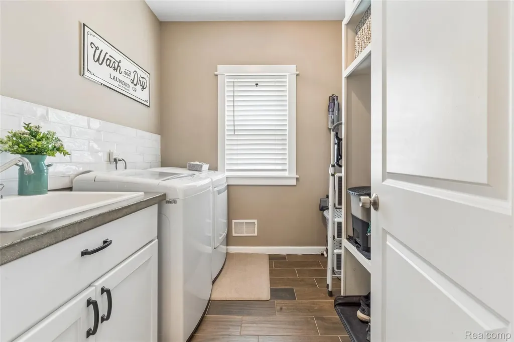 2105 Middle Ridge Drive Holly Township MI 48442