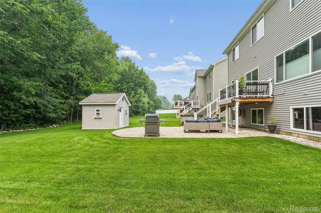 2105 Middle Ridge Drive Holly Township MI 48442