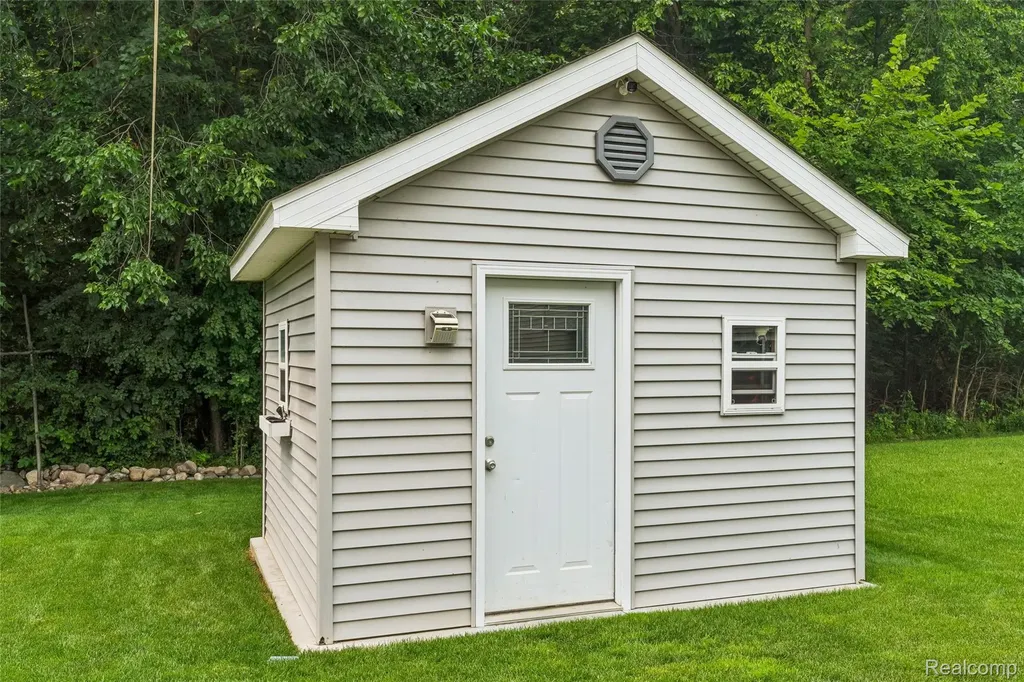 2105 Middle Ridge Drive Holly Township MI 48442