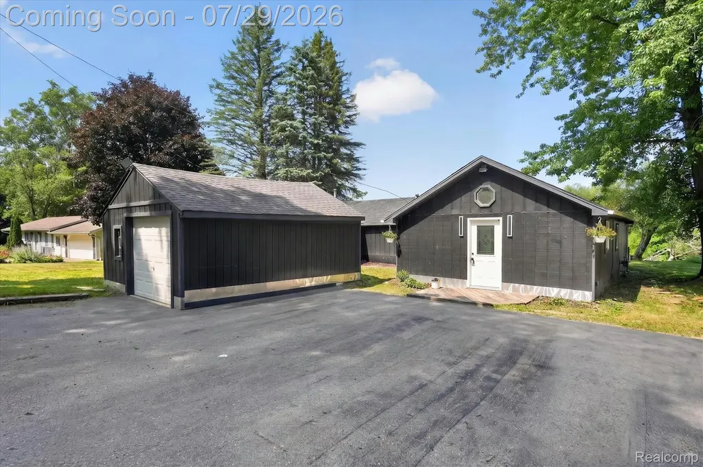 3515 Lakeview Drive Ortonville Village MI 48462