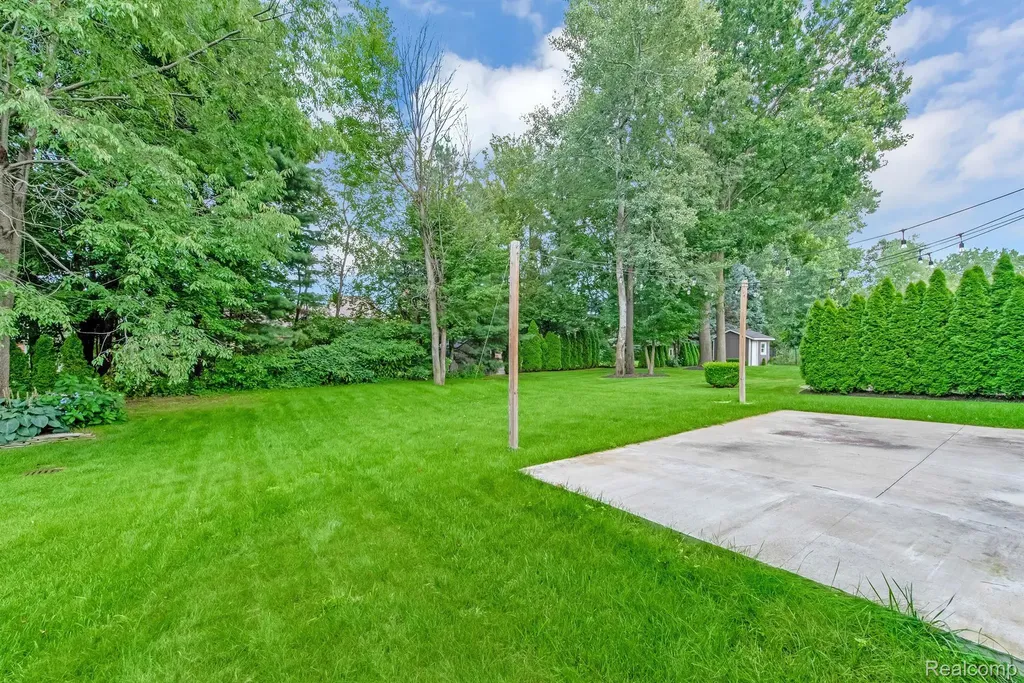 13897 Grandeur Avenue Shelby Charter Township MI 48315