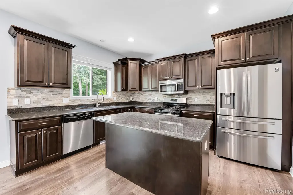 13897 Grandeur Avenue Shelby Charter Township MI 48315