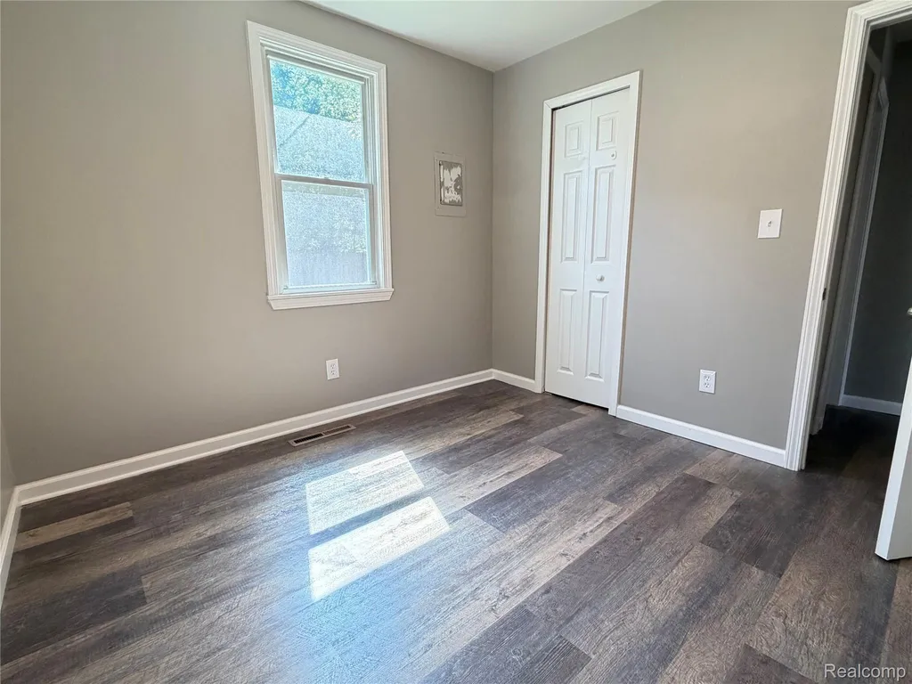 2112 E Scottwood Avenue Burton City MI 48529