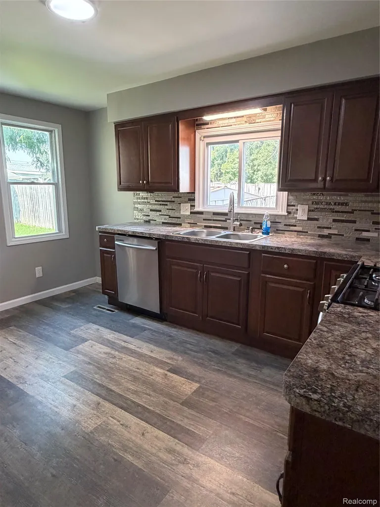 2112 E Scottwood Avenue Burton City MI 48529