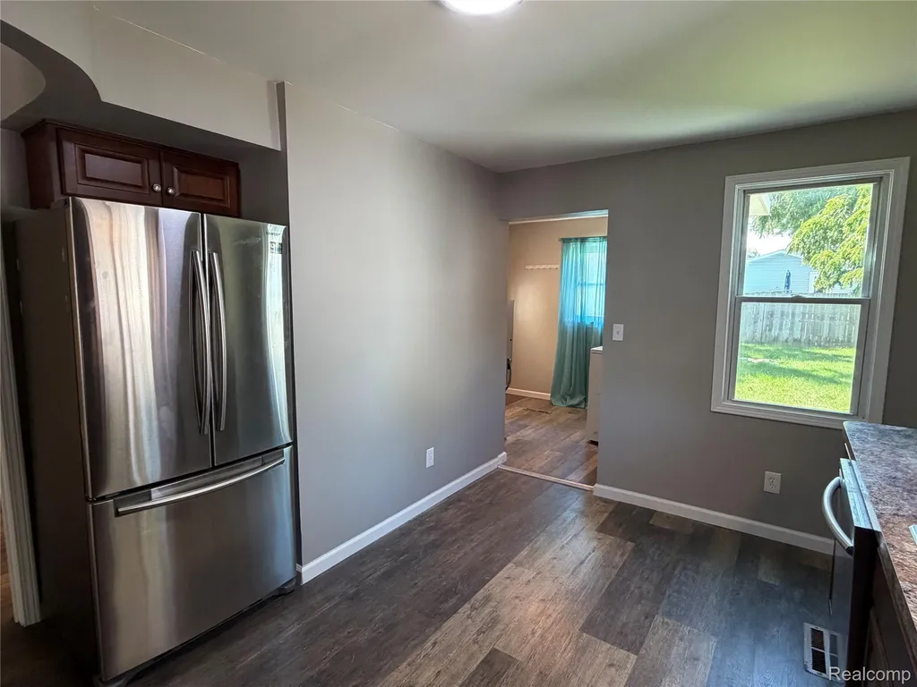 2112 E Scottwood Avenue Burton City MI 48529