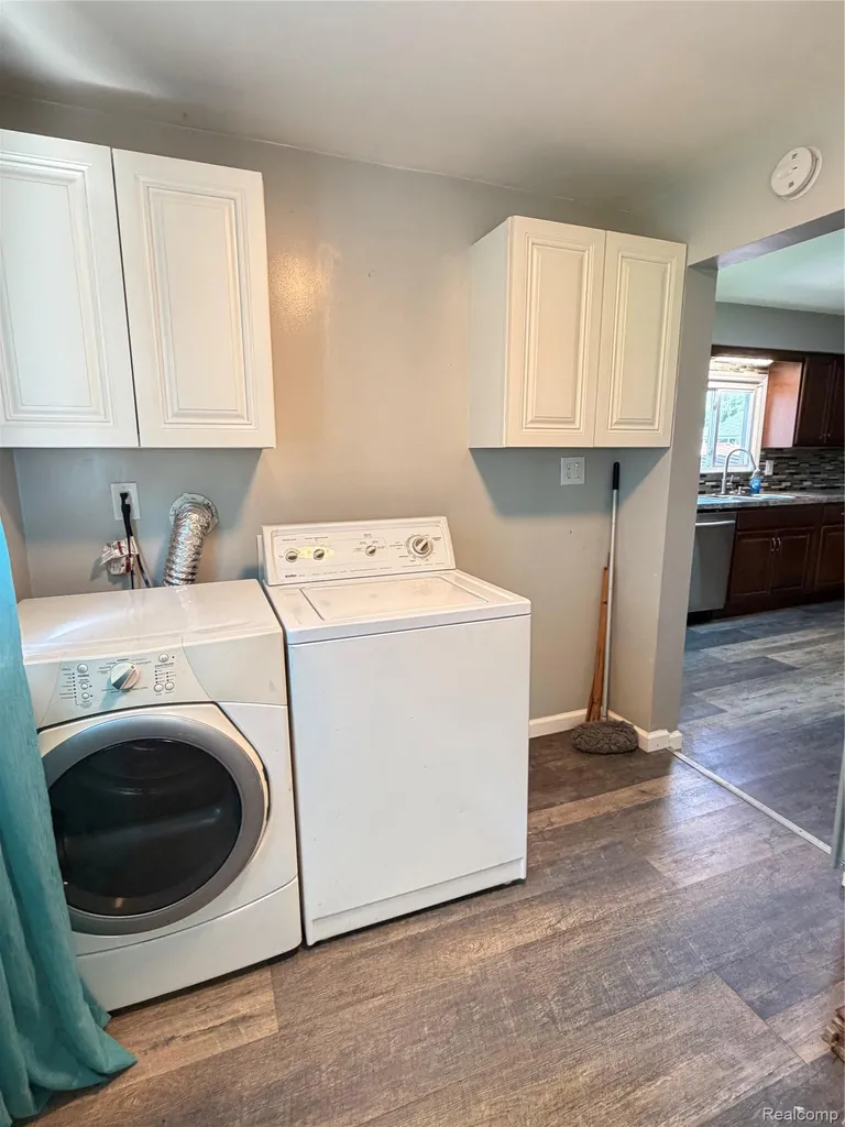 2112 E Scottwood Avenue Burton City MI 48529