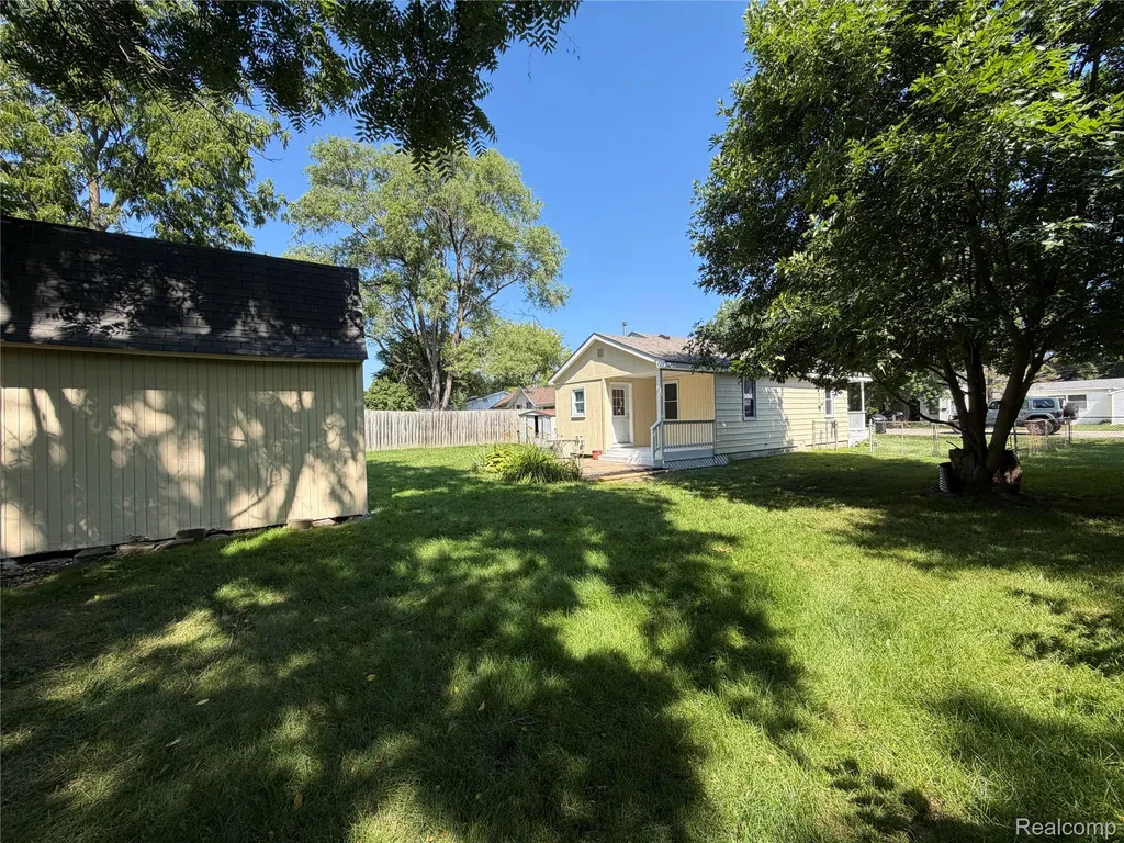 2112 E Scottwood Avenue Burton City MI 48529