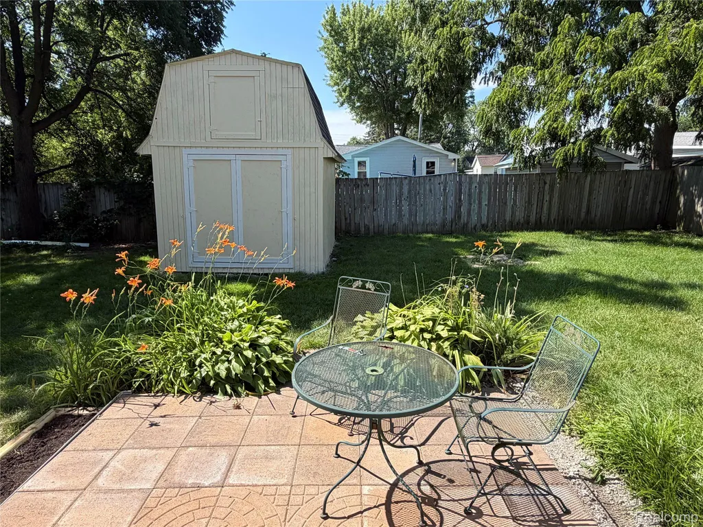 2112 E Scottwood Avenue Burton City MI 48529
