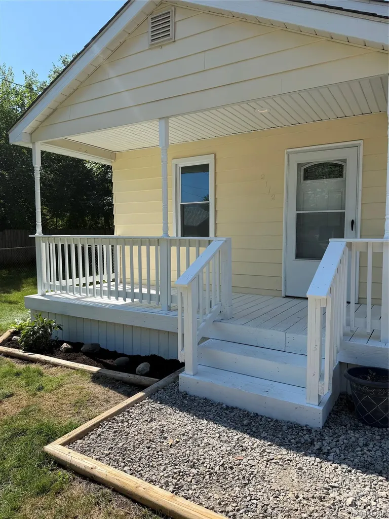 2112 E Scottwood Avenue Burton City MI 48529