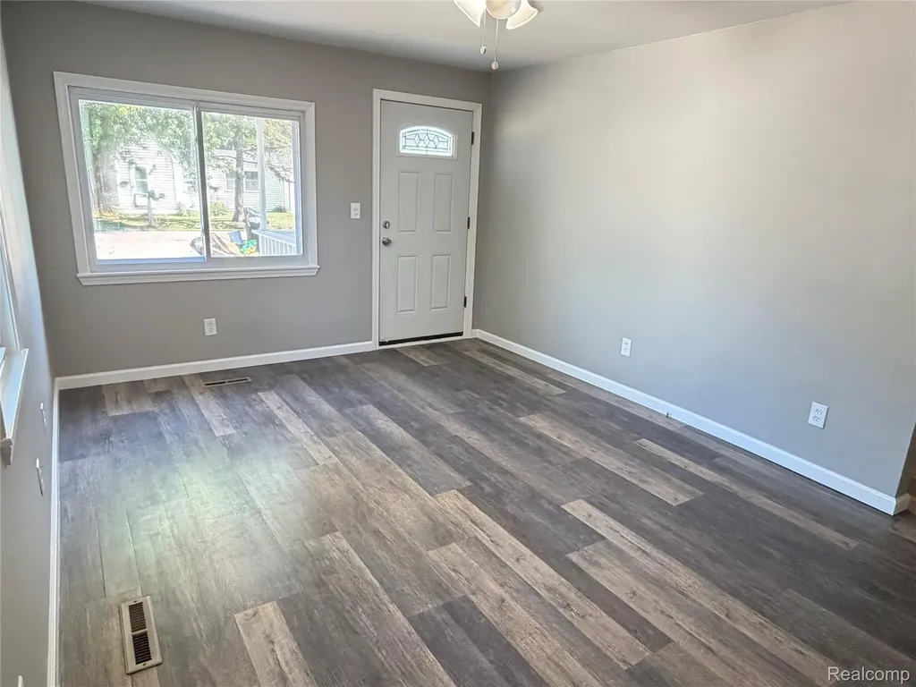 2112 E Scottwood Avenue Burton City MI 48529