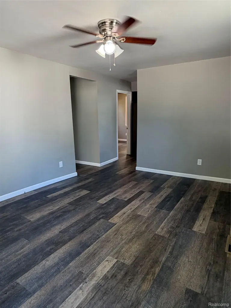 2112 E Scottwood Avenue Burton City MI 48529