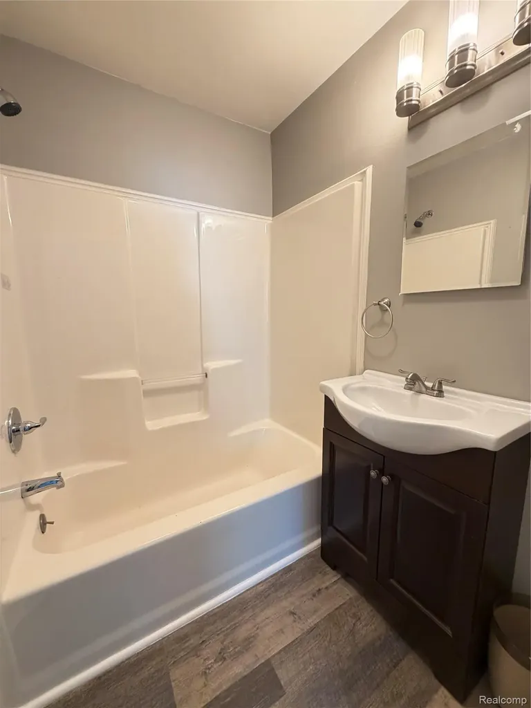 2112 E Scottwood Avenue Burton City MI 48529