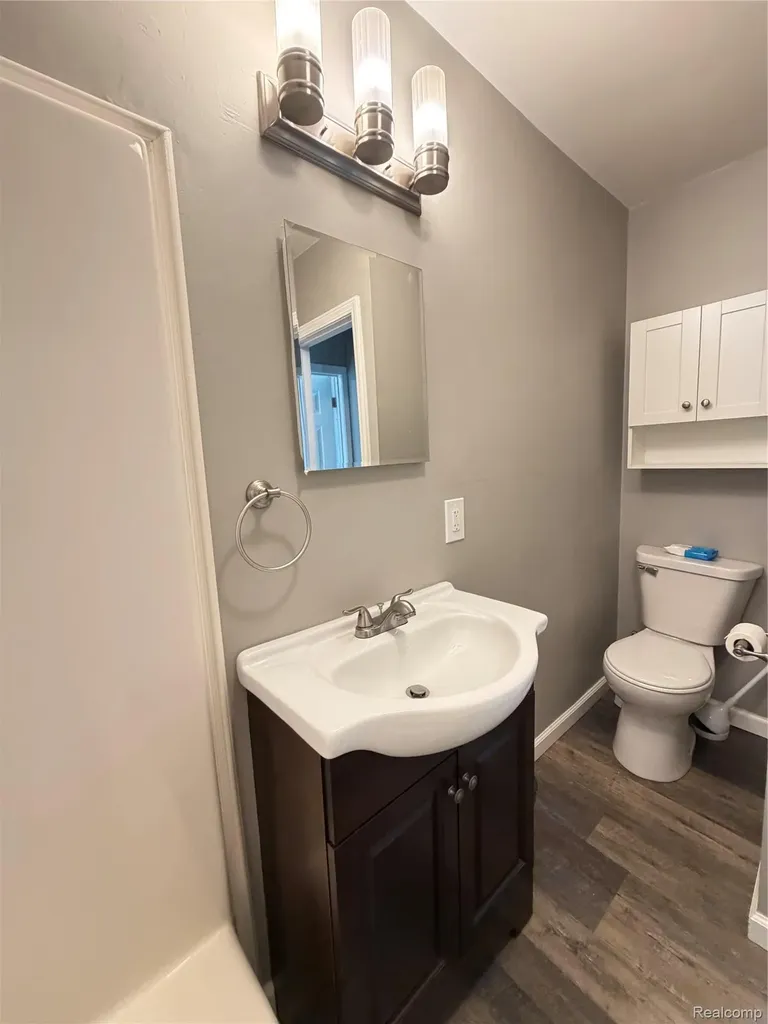 2112 E Scottwood Avenue Burton City MI 48529