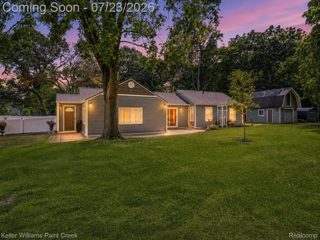 423 East Road Holly Village MI 48442
