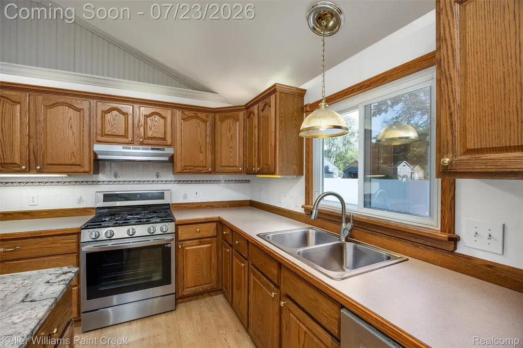 423 East Road Holly Village MI 48442