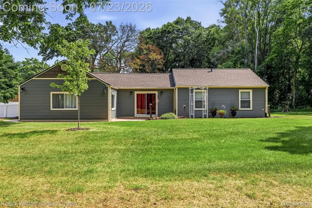 423 East Road Holly Village MI 48442