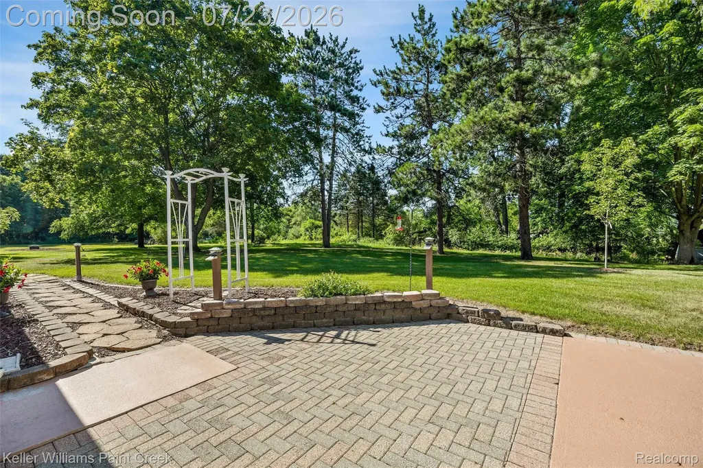 423 East Road Holly Village MI 48442