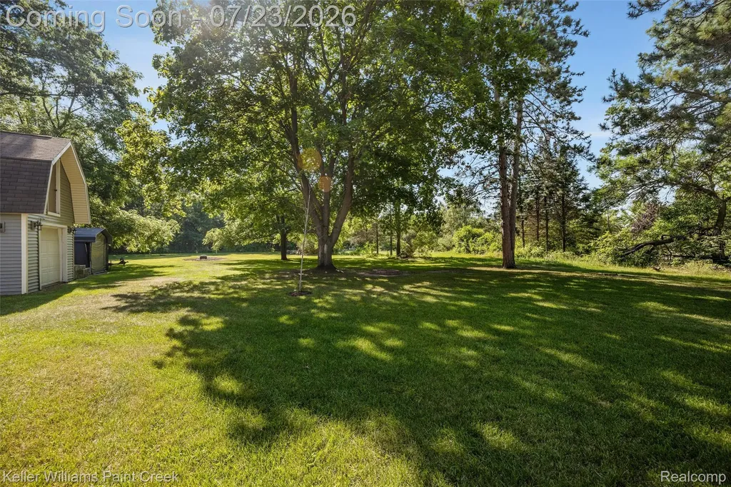 423 East Road Holly Village MI 48442