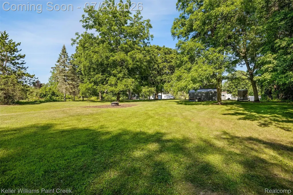 423 East Road Holly Village MI 48442