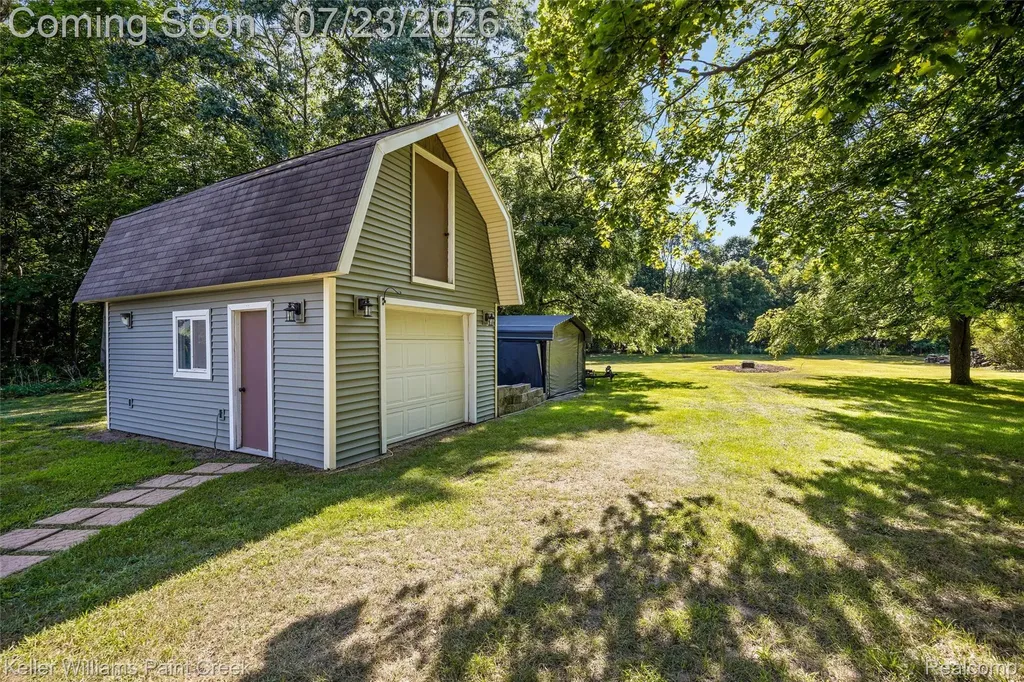 423 East Road Holly Village MI 48442