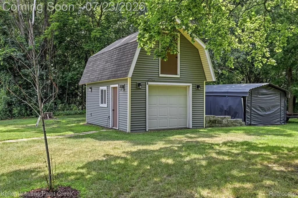 423 East Road Holly Village MI 48442
