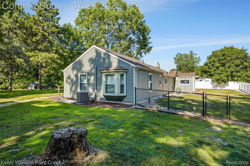 423 East Road Holly Village MI 48442
