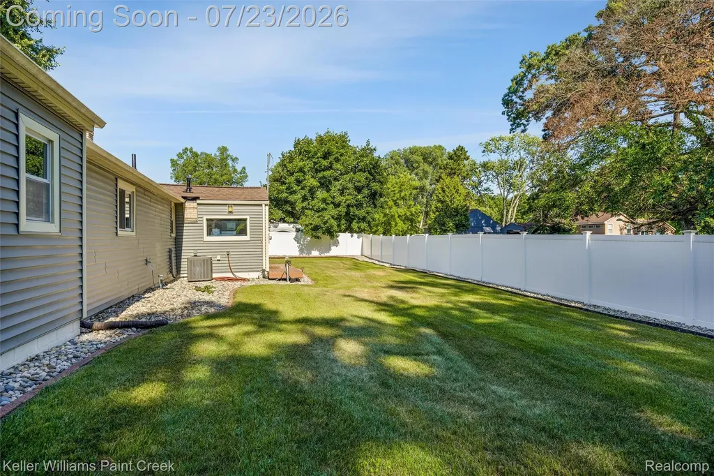 423 East Road Holly Village MI 48442