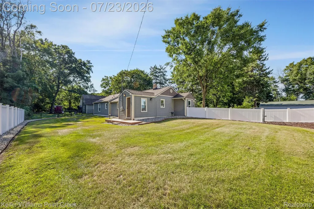 423 East Road Holly Village MI 48442