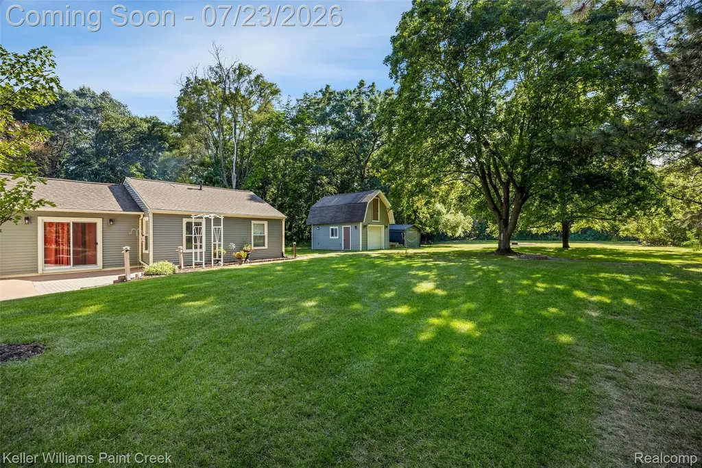 423 East Road Holly Village MI 48442