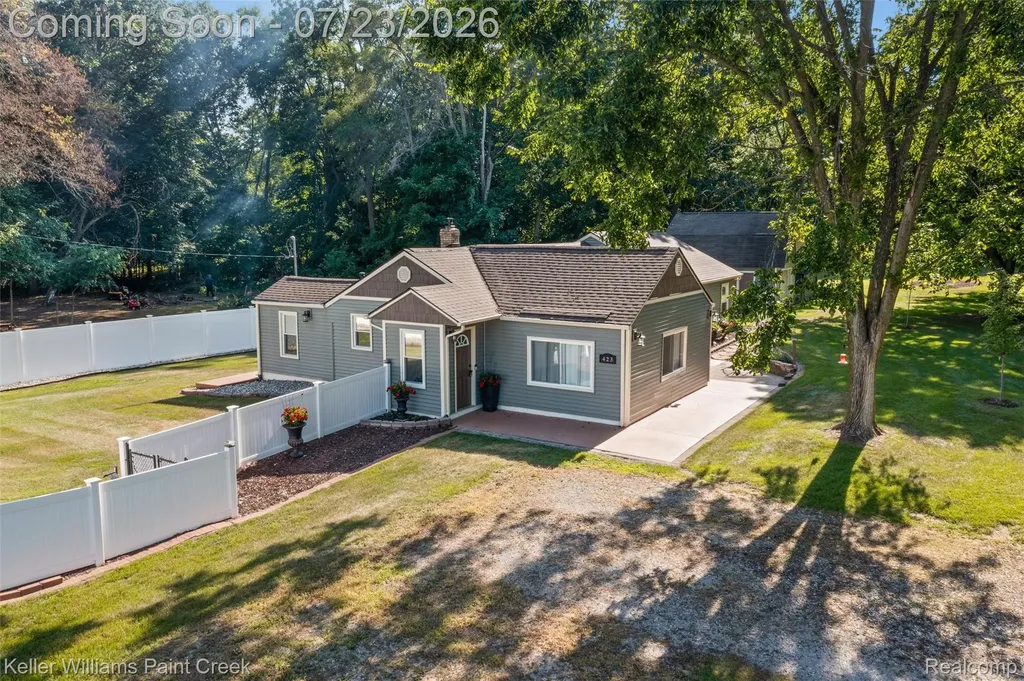 423 East Road Holly Village MI 48442