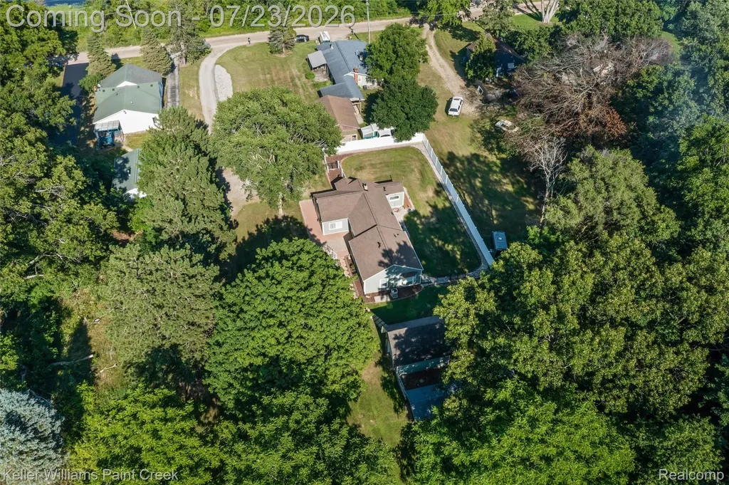 423 East Road Holly Village MI 48442