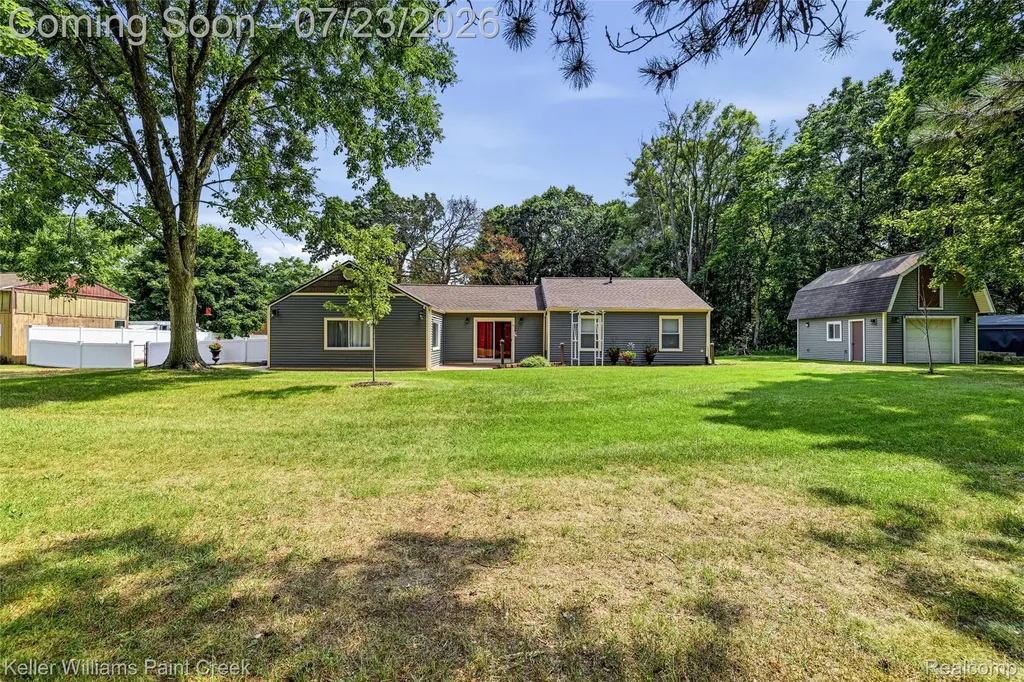 423 East Road Holly Village MI 48442