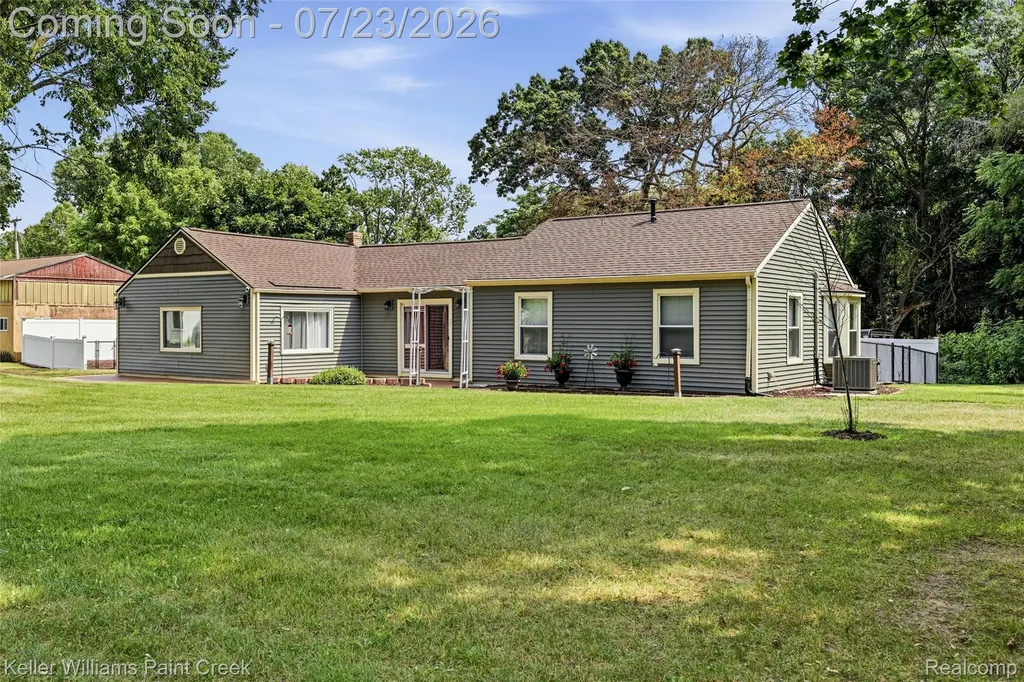 423 East Road Holly Village MI 48442