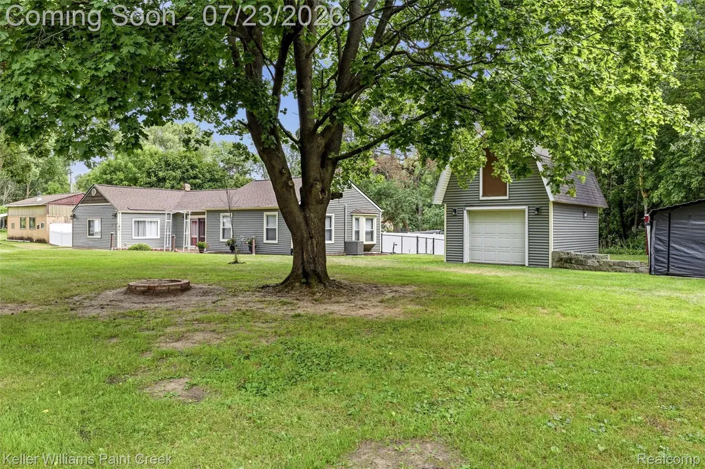 423 East Road Holly Village MI 48442