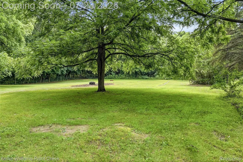 423 East Road Holly Village MI 48442