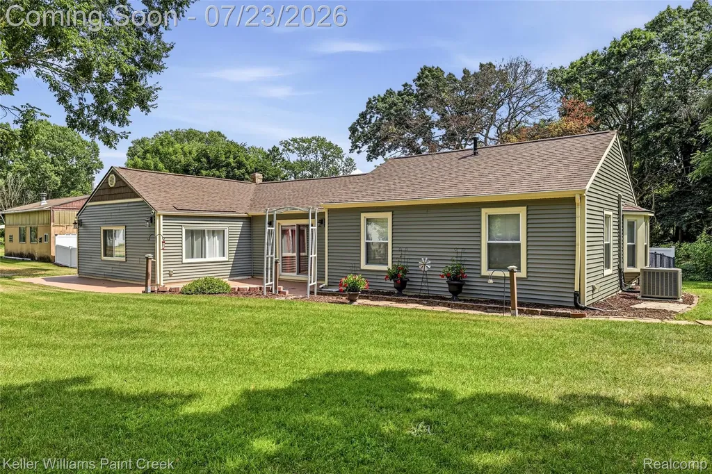 423 East Road Holly Village MI 48442