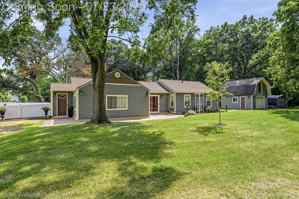 423 East Road Holly Village MI 48442