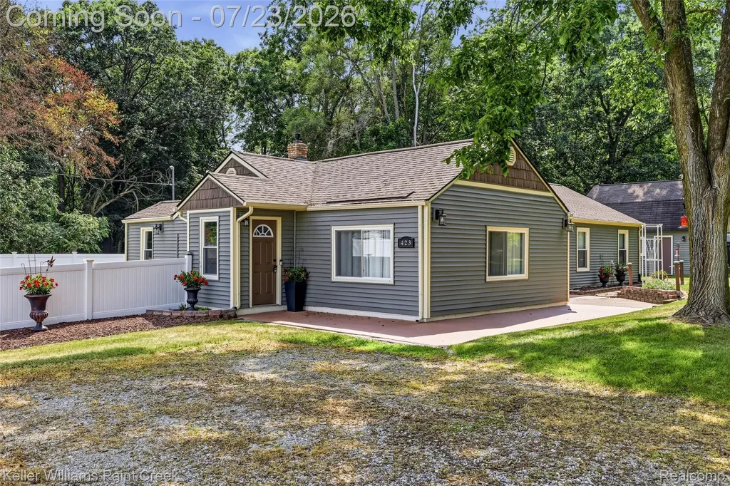 423 East Road Holly Village MI 48442