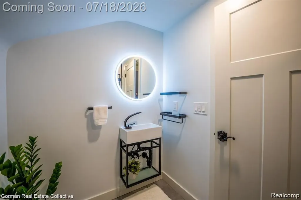 283 Phillips Avenue Clawson City MI 48017