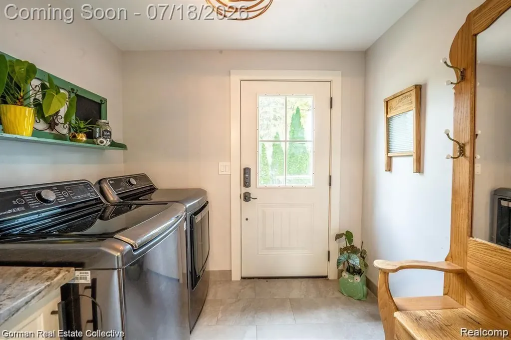 283 Phillips Avenue Clawson City MI 48017